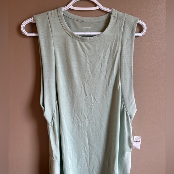 Old Navy active wear shirt - Picture 5 of 8